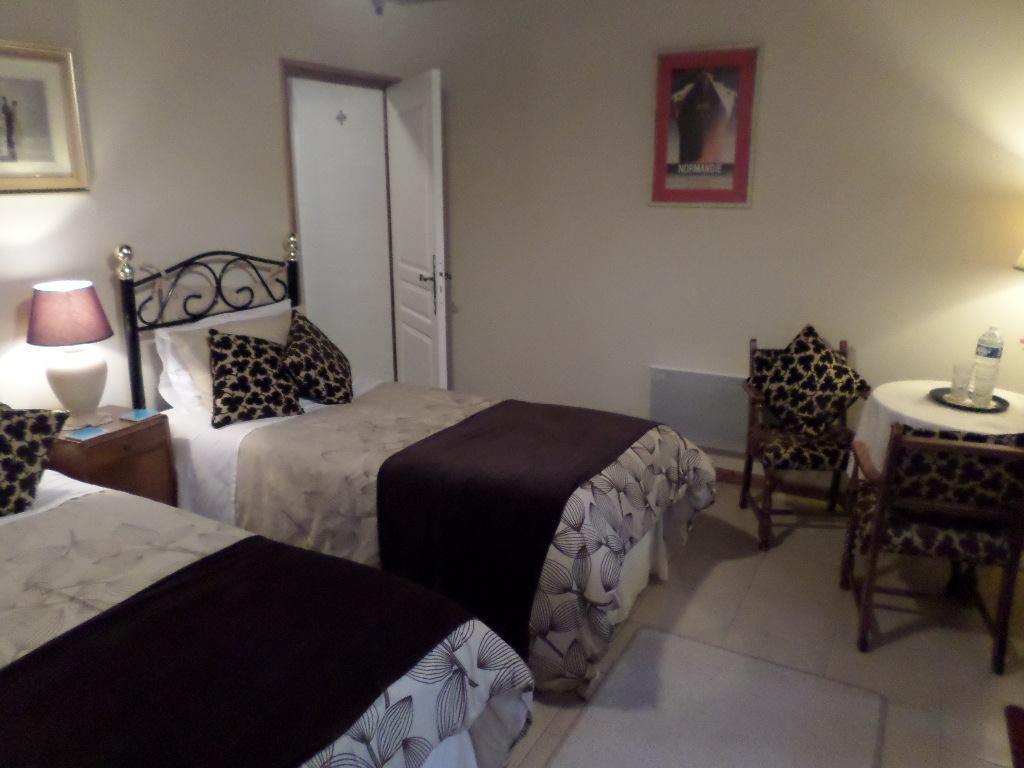 La Chevallerie B&B Isigny-le-Buat Extérieur photo